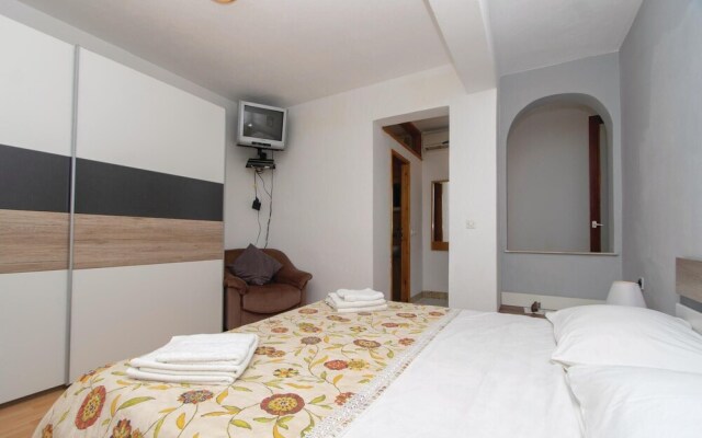 Beautiful Home in Korcula With Wifi and 4 Bedrooms