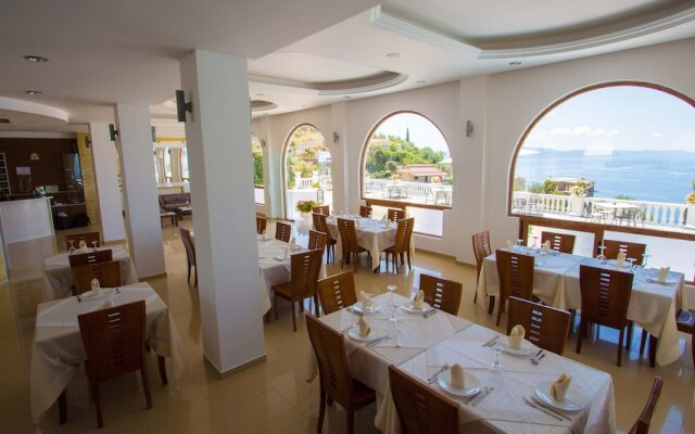Paradise Lukova Hotel
