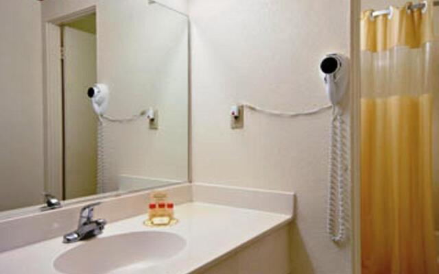 Studio 6 Suites Madera, California - Yosemite