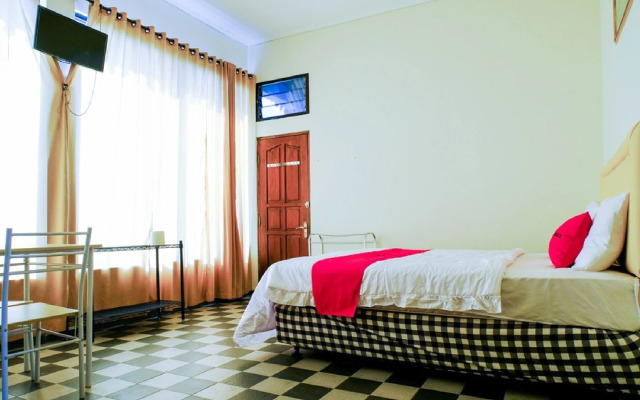 RedDoorz near STAB Syailendra Kopeng