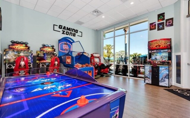 2089elcir 8 Bedroom Villa by RedAwning