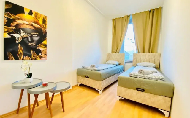 Rooms in Cozy 4BR Shared Apt Central