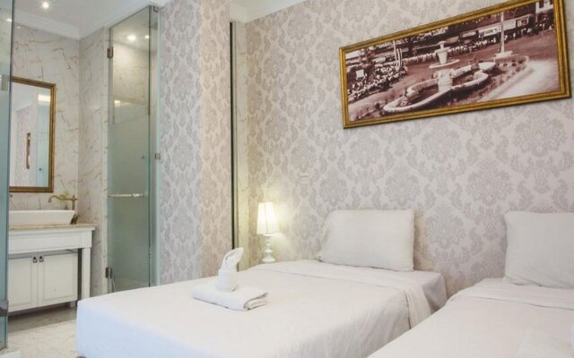 B2 Riverside Colonial Hotel