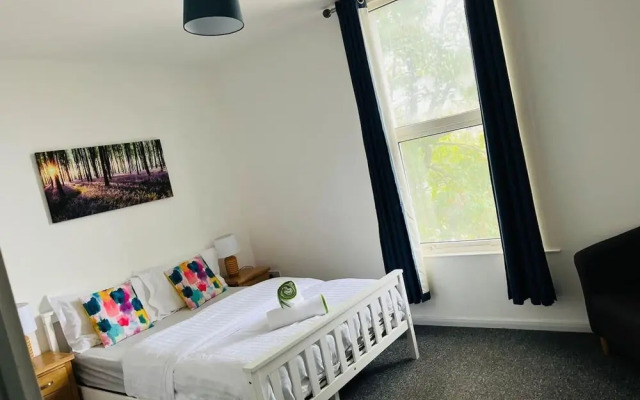 Stunning 2-bed House in Chatham