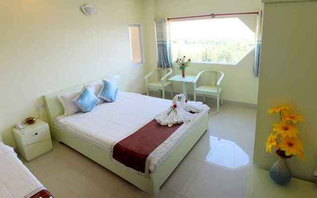 Khách sạn Huỳnh Tấn 2