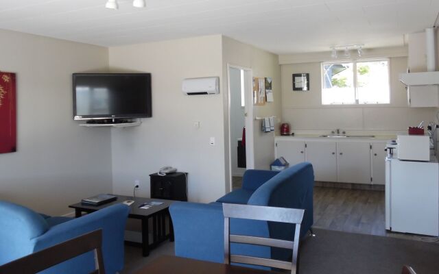 Aden Motel