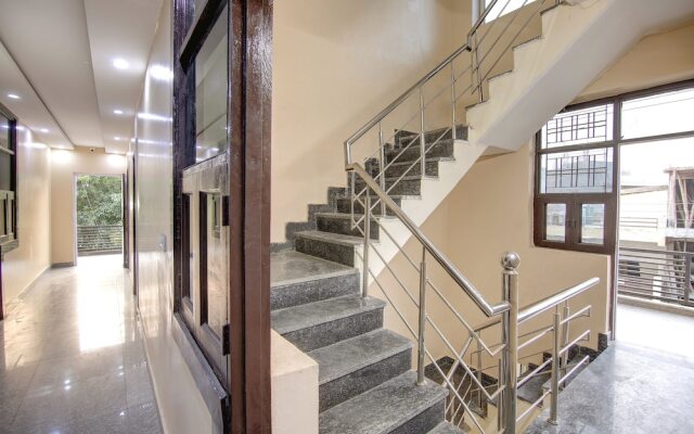 Hotel Premier Noida 135