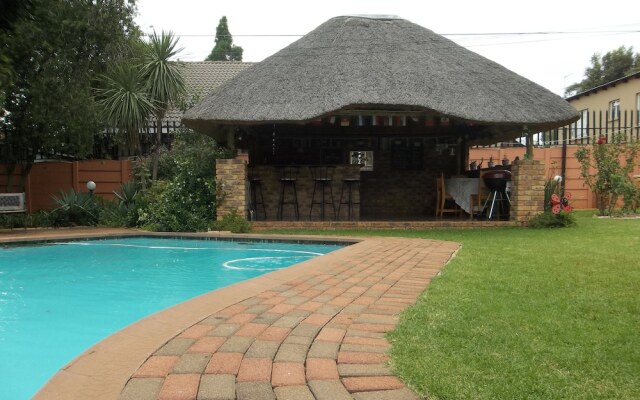 Linga Longa Guest House