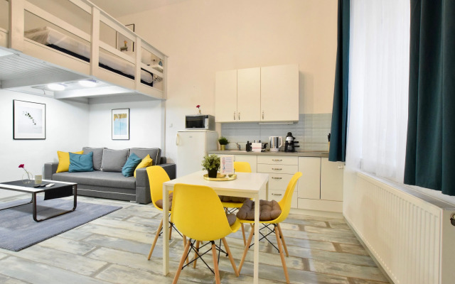 Robinia Apartment