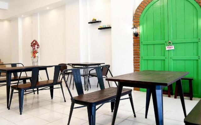 OYO 1191 Monalisa Residence And Cafe