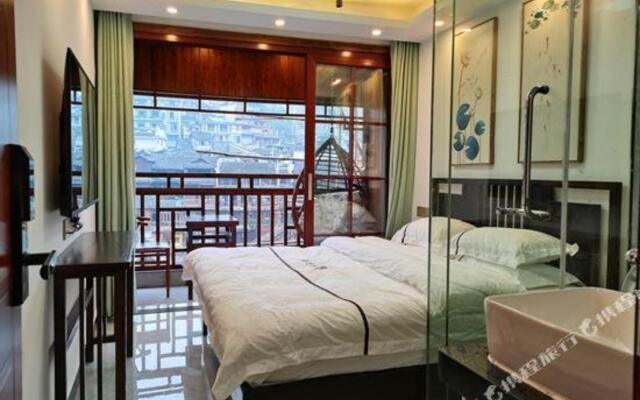 Xiangxi Phoenix Long River Inn