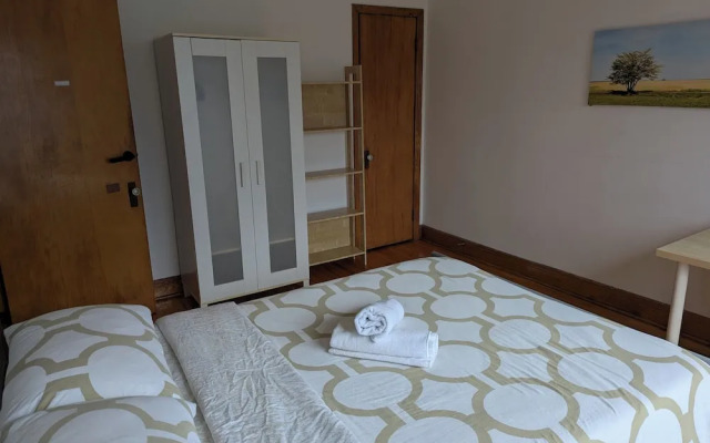 Apartment near Metro Monk Station