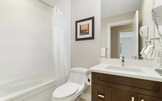 Opulent Oasis Exquisite 2Bedroom Retreat