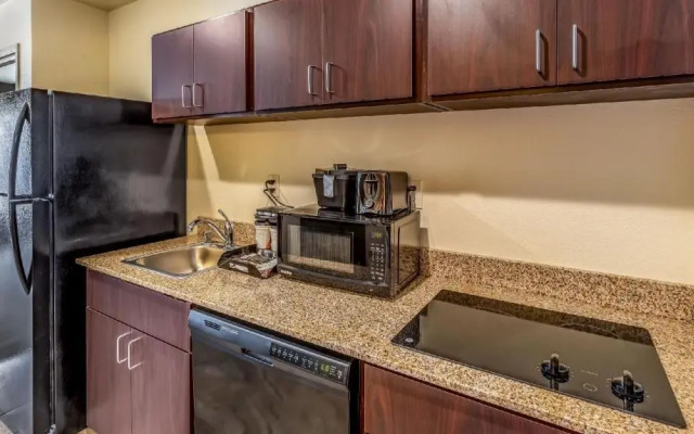 Cobblestone Hotel & Suites - Hartford