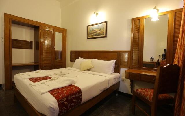 Hotel Theni International