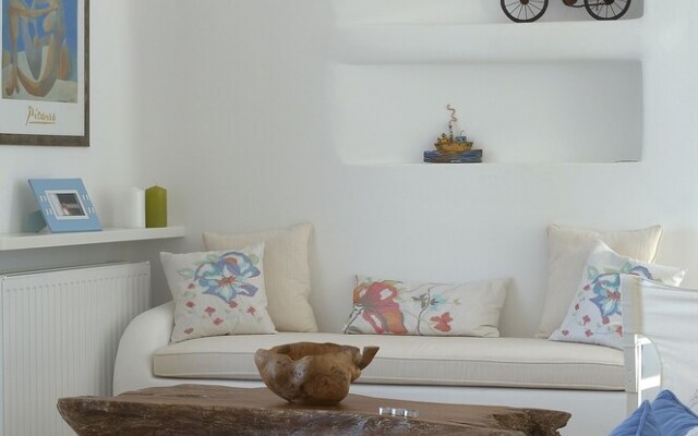 Luxury Villa By The Beach by VillaRentalsgr