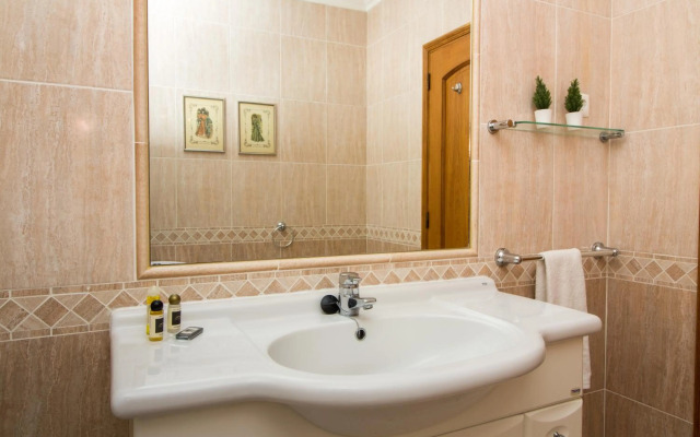 Oura Sunrise II Apartment by Stay-ici, Algarve Holiday Rental