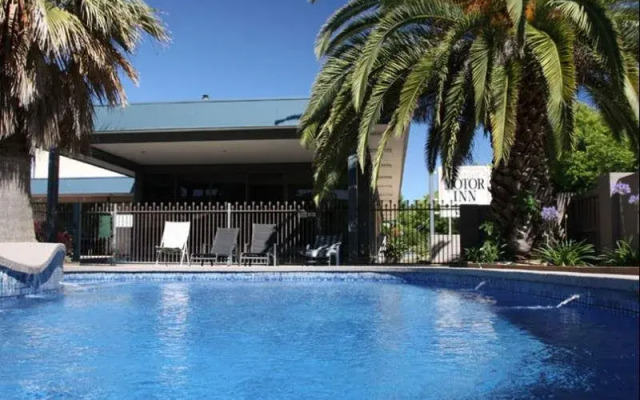 Golden Leaf Motor Inn