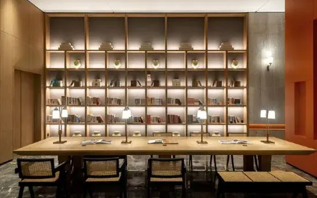 Qionghai Changlong Hotel (Yinhai Zaliang Street)