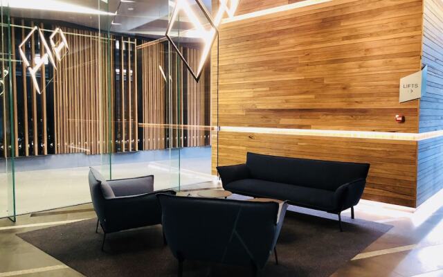 Explore Docklands Lovely Apartment LVL8