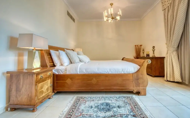Beautiful Large 4 B/R Villa W/ Pool Jumeirah Island - Villas_and_Bungalows in ดูไบ - Photo 3