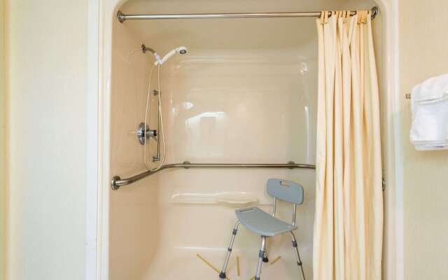 Days Inn Yadkinville