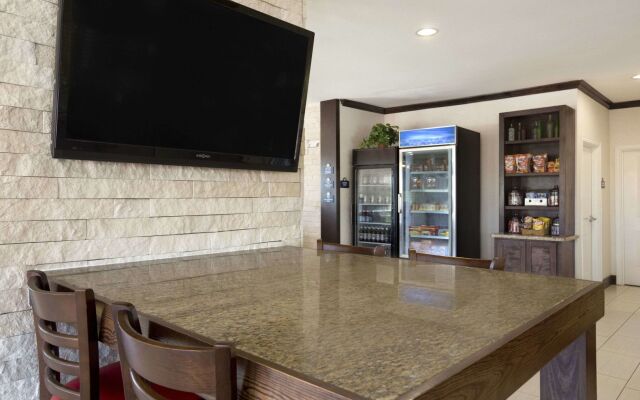 Days Inn & Suites by Wyndham Gonzales TX