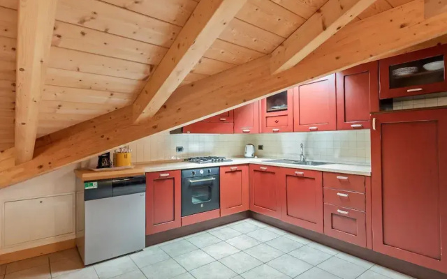 Belvilla by OYO Charming Apartment in Brez With TV