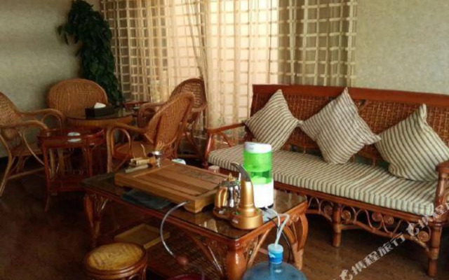 Royal Garden Holiday Theme Hotel