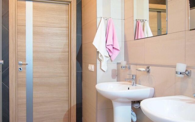 Guest House Opaliha Loft Rooms - Hostel