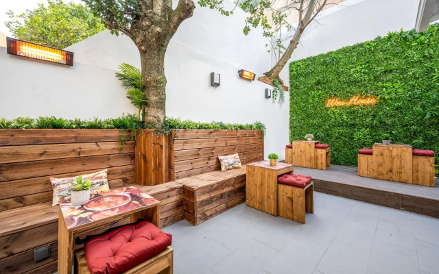 Lisbon Wine House - Rooms & Suites