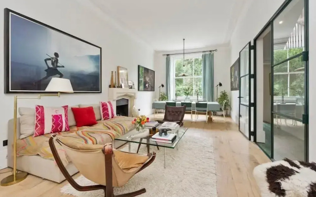 Gorgeous & Grand 5 Bed House, Holland Park