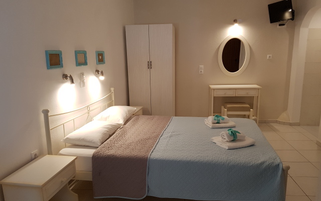 Petros Studios & Suites