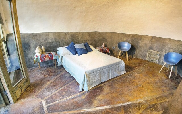 Caliu Earthship Ecolodge