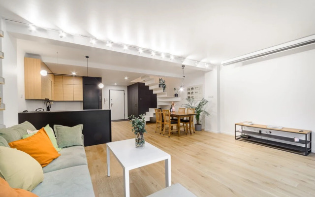 Lumina cozy 2-level apart with terrace