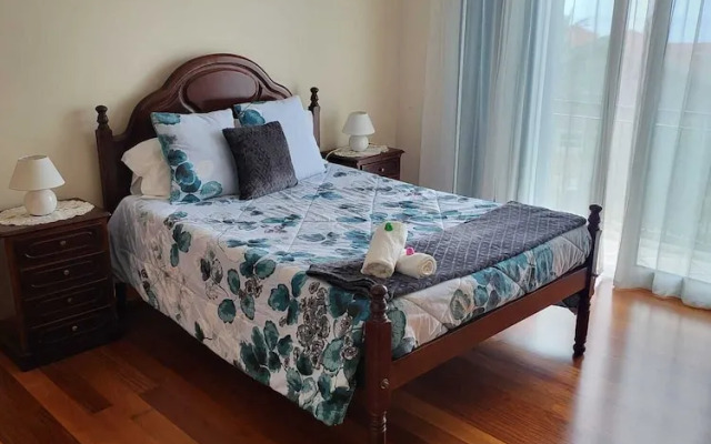 Charming 2-bed House in Ponta Delgada