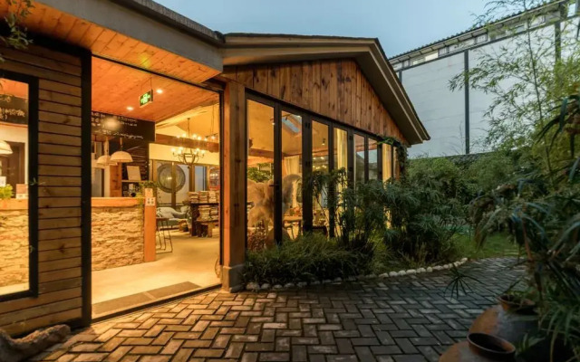 Zizai Garden Traveling with Hotel