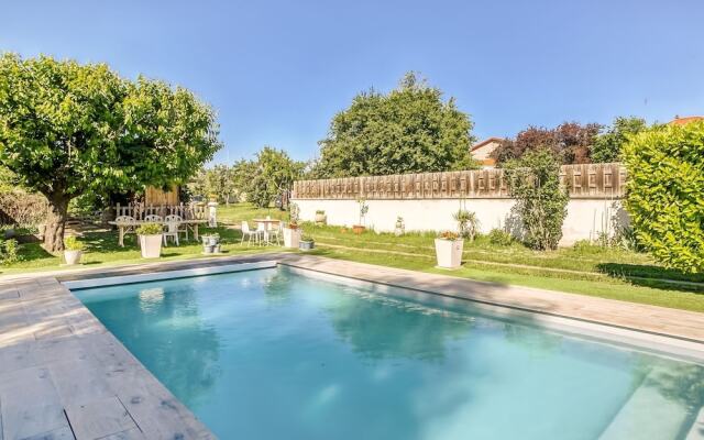 Comfortable Holiday Home in Roanne With Swimming Pool