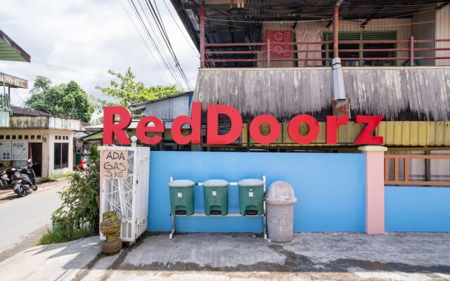 RedDoorz Syariah near Taman Siring 2