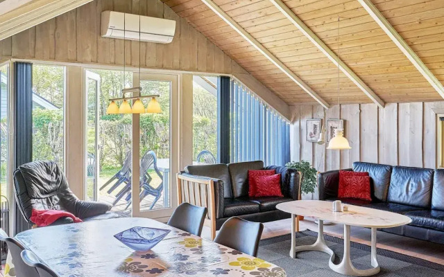6 Person Holiday Home in Hemmet