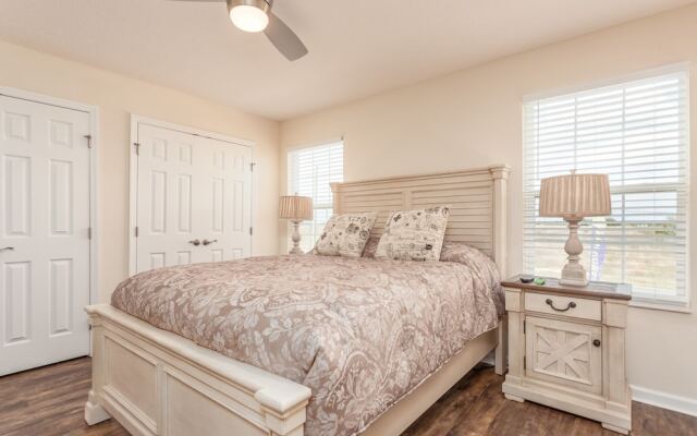 Holly Village-RU1070