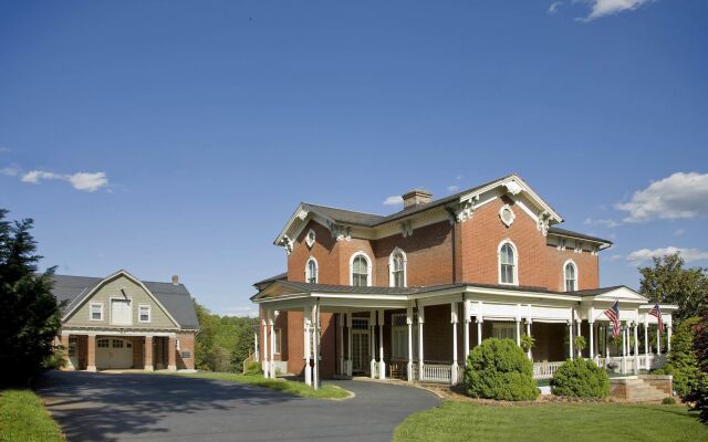 The Carriage House Inn Bed & Breakfast