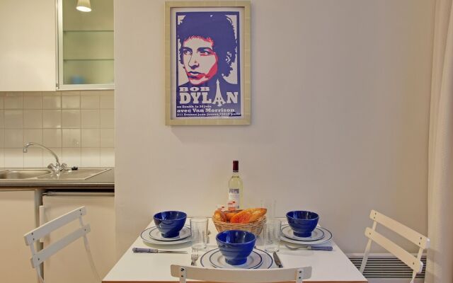 S09278 - Studio with patio for 3 people, Grand Boulevards