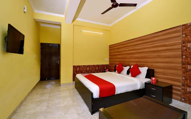 OYO Flagship 4464 MAIRA RESIDENCY
