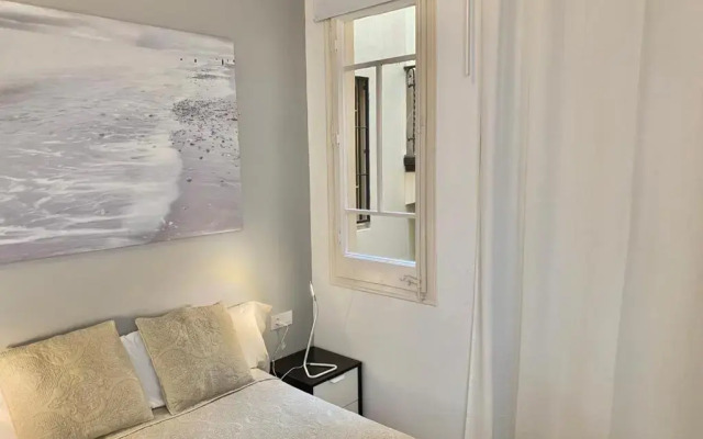 2 Bdr Eixample Apartment