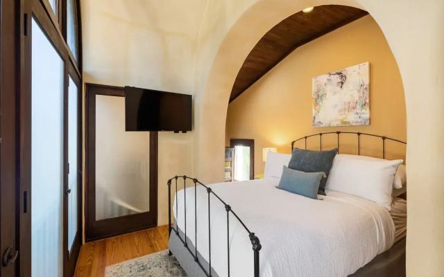 Perfect Location in Downtown Charleston