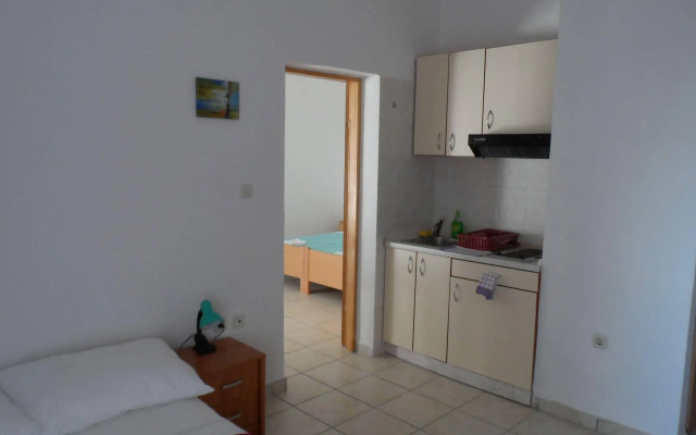 Rooms and apartments Galeb