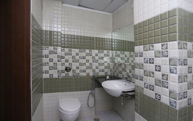 OYO Flagship 18533 Tulip Inn