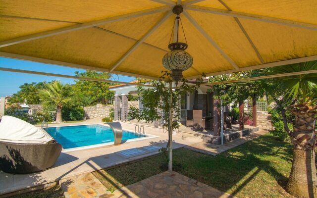 Arnna Villa 1 by Villa Buketi