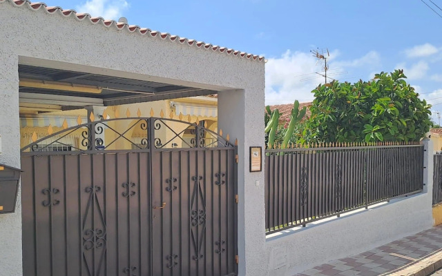 La Marina Oasis, 2-beds, Sleeps 4, 10 min to Beach